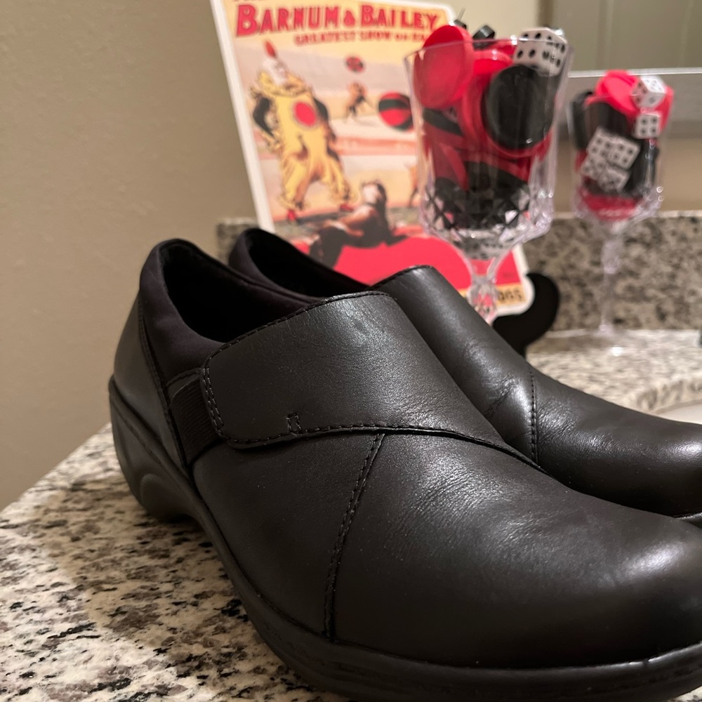 Clarks slip resistant shoe